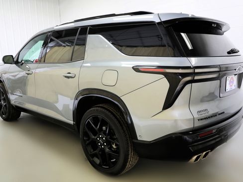 Used 2024 Chevrolet Traverse RS image 18