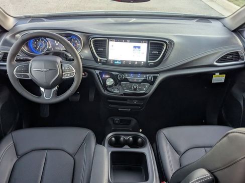 New 2026 Chrysler Pacifica Select image 19