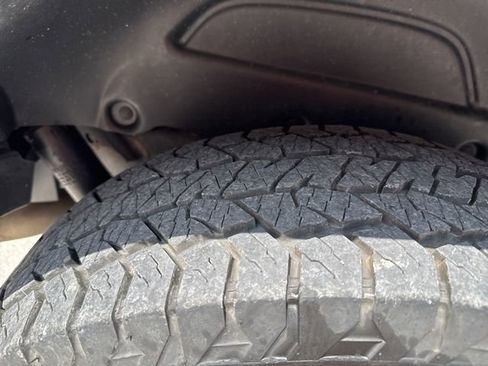 Used 2018 Jeep Wrangler Unlimited Sahara w/ Safety Group image 8