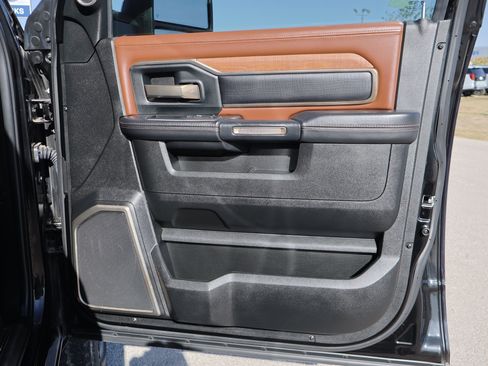 Used 2024 RAM 2500 Limited w/ Towing Technology Group image 29