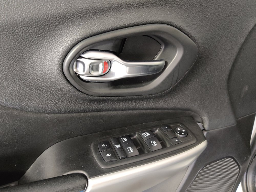 Used 2020 Jeep Cherokee Latitude AWD/4WD image 27