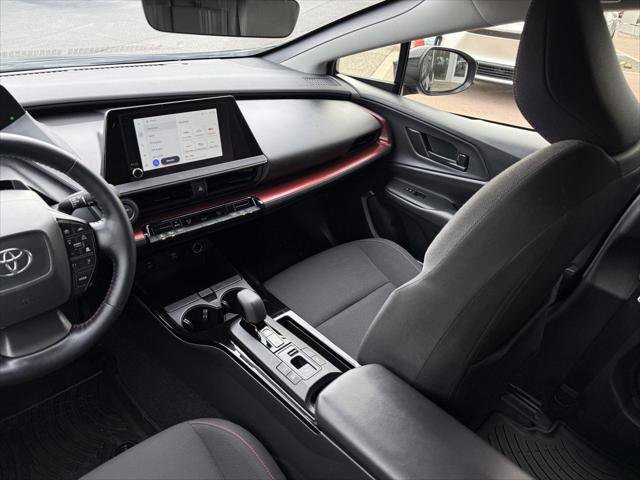 Certified 2025 Toyota Prius Plug-In Hybrid FWD image 17