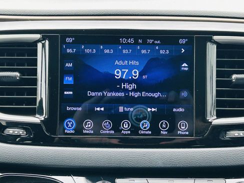 Used 2017 Chrysler Pacifica Touring-L FWD image 20