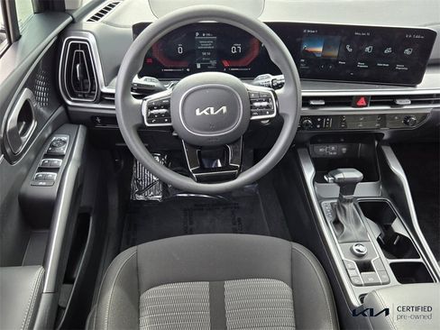 Used 2025 Kia Sorento LX image 14