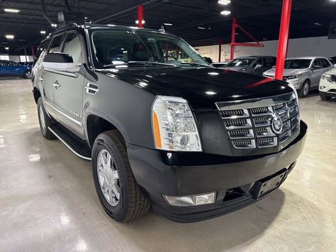 Used 2007 Cadillac Escalade AWD w/ Information Package image 8