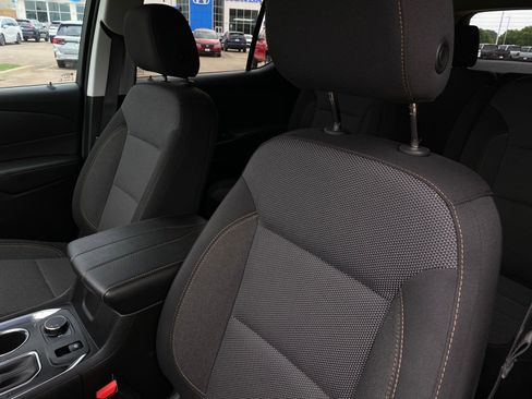 Used 2019 Chevrolet Traverse LT FWD image 12