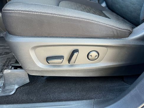 Used 2025 Nissan Pathfinder SV image 23