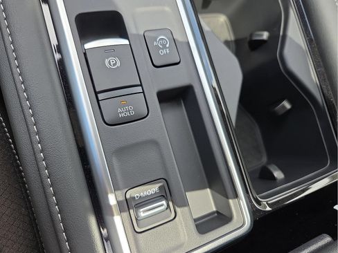 Used 2025 Nissan Pathfinder SL w/ SL Premium Package FWD image 21