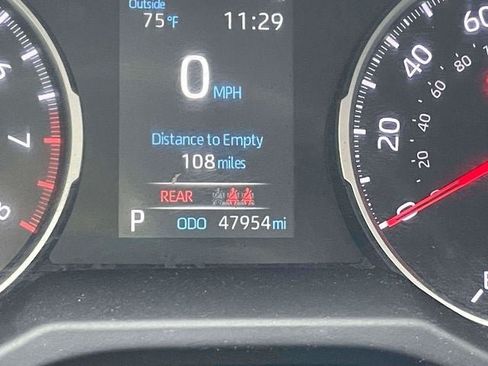Used 2021 Toyota RAV4 LE AWD/4WD image 28