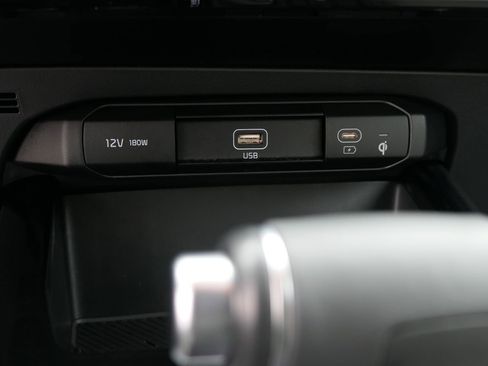 Used 2025 Kia Niro EX image 19