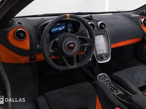 Used 2020 McLaren 600LT Spider RWD image 35