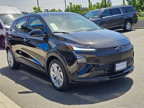 New 2027 Chevrolet Bolt LT w/ Comfort Package FWD image 7
