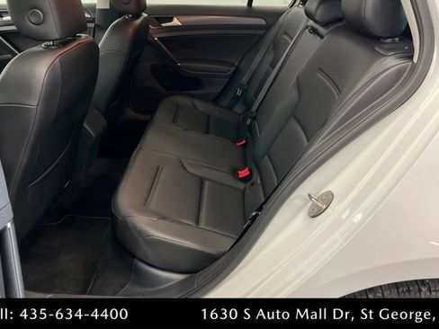 Used 2018 Volkswagen Golf SE image 21