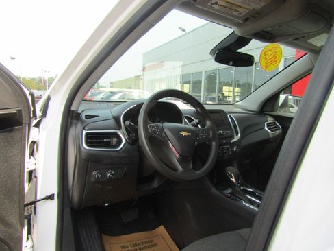 Used 2023 Chevrolet Equinox LT w/ LPO, Floor Liner Package AWD/4WD image 9