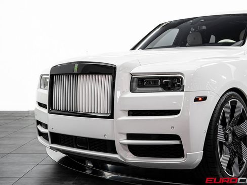 Used 2020 Rolls-Royce Cullinan Black Badge image 13