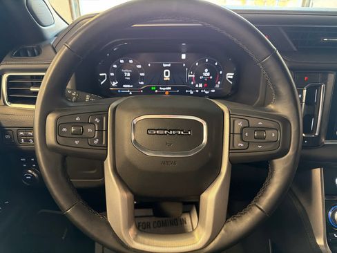 Used 2023 GMC Yukon XL Denali image 38