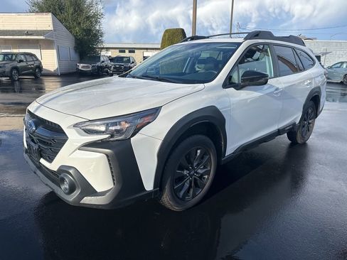 Used 2025 Subaru Outback Onyx Edition image 1