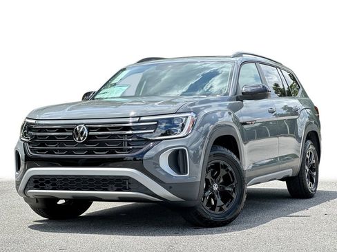 New 2025 Volkswagen Atlas Peak Edition SE image 1