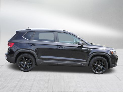 Certified 2023 Volkswagen Taos SE w/ Panoramic Sunroof Package AWD/4WD image 8