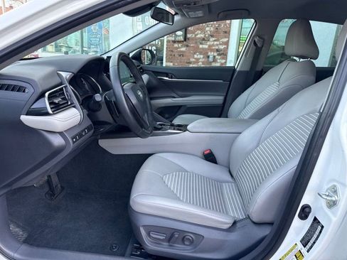 Used 2021 Toyota Camry SE image 11