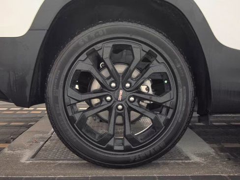 Used 2022 GMC Terrain SLE w/ Elevation Edition image 12