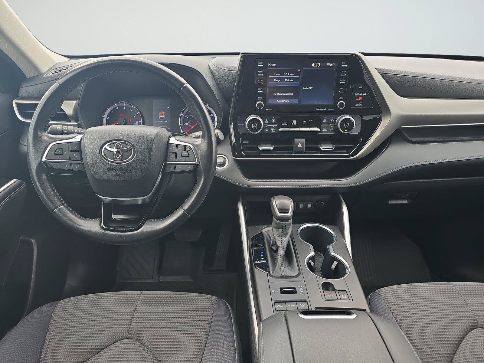 Used 2020 Toyota Highlander LE AWD/4WD image 9