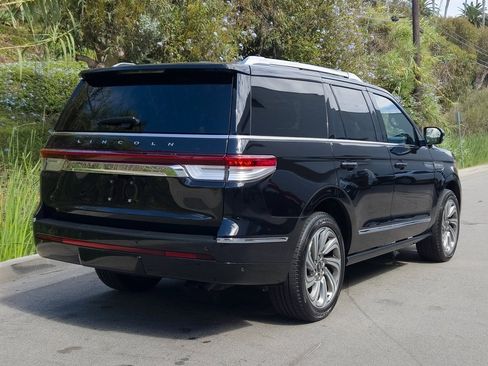 Used 2023 Lincoln Navigator Reserve image 6