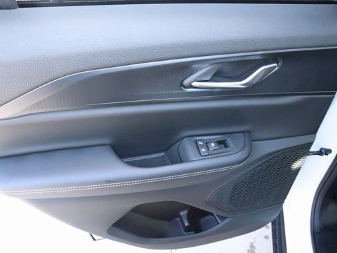 New 2025 Jeep Grand Cherokee Altitude image 17