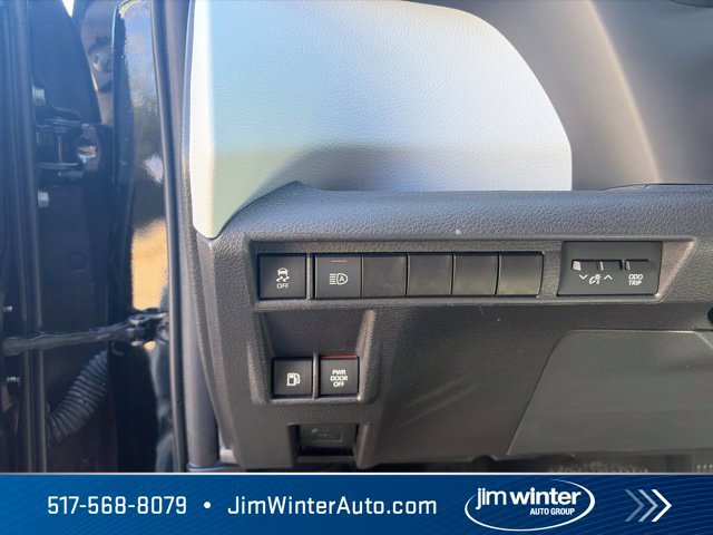 Used 2025 Toyota Sienna XLE FWD image 27
