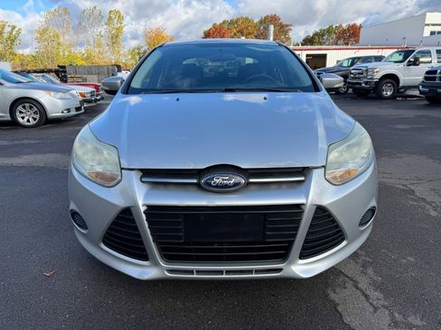Used 2013 Ford Focus SE w/ SE Winter Pkg image 8