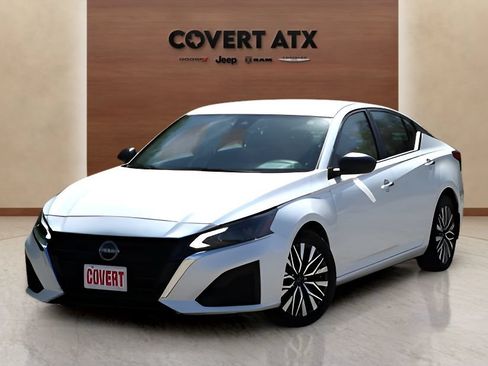 Used 2024 Nissan Altima 2.5 SV FWD image 1