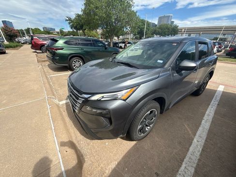 Used 2024 Nissan Rogue SV FWD image 2