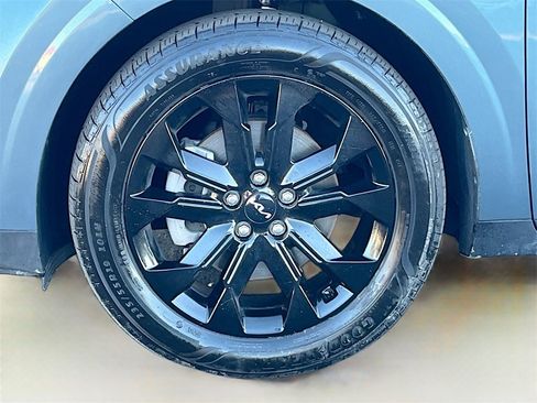 Used 2024 Kia Carnival SX image 32