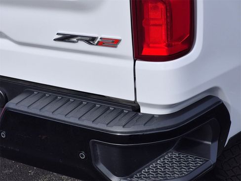 Used 2024 Chevrolet Silverado 1500 ZR2 w/ Technology Package image 10