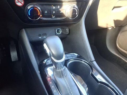 Used 2024 Buick Encore GX Sport Touring image 17