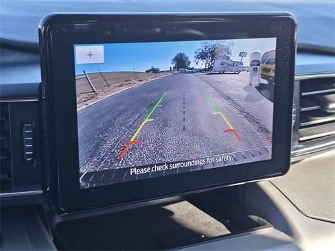 Used 2022 Ford Explorer XLT w/ Equipment Group 202A image 16