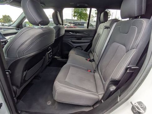 Used 2024 Jeep Grand Cherokee Laredo w/ Luxury Tech Group I AWD/4WD image 15
