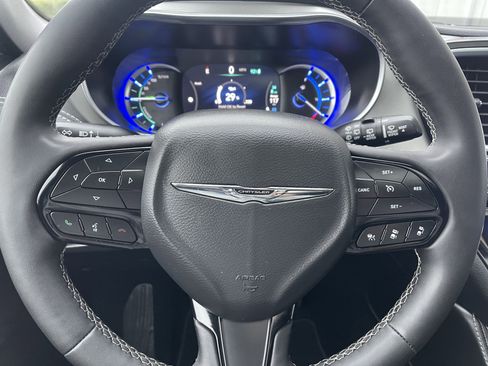 Used 2023 Chrysler Pacifica Limited w/ S Appearance Package image 29