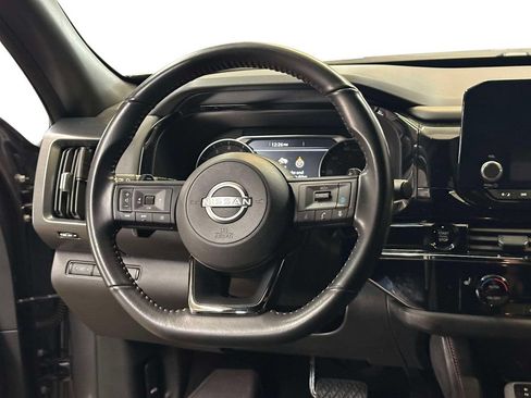 Used 2025 Nissan Pathfinder Rock Creek AWD/4WD image 17