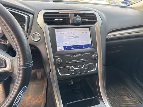 Used 2020 Ford Fusion SE image 8