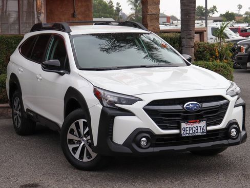 Used 2023 Subaru Outback Premium image 2