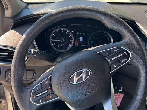 Used 2019 Hyundai Santa Fe SE image 9