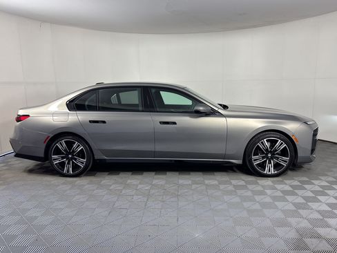 Used 2023 BMW 740i w/ Executive Package RWD image 8