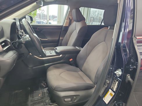 Certified 2025 Toyota Highlander LE image 21