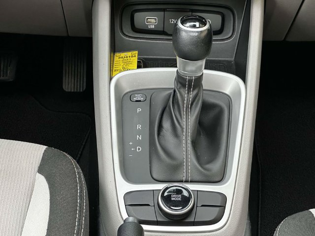 Used 2024 Hyundai Venue SEL FWD image 21