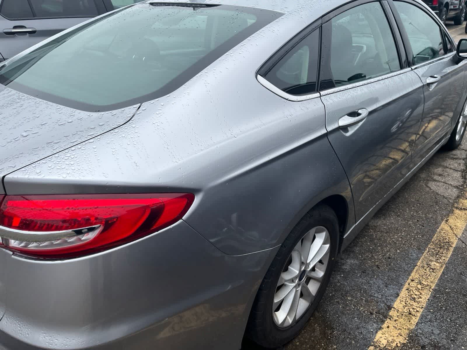 Used 2020 Ford Fusion SE FWD image 14