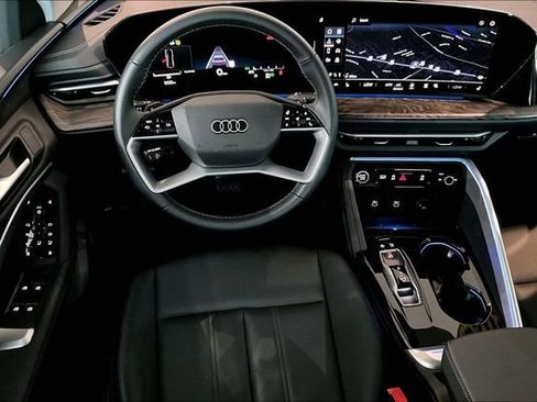 Used 2025 Audi Q5 Premium w/ Convenience Package AWD/4WD image 4