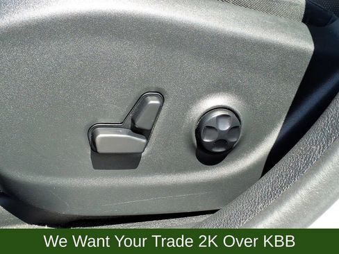 Used 2019 Jeep Cherokee Limited image 24