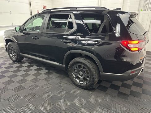 Used 2024 Honda Pilot TrailSport image 7