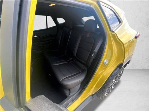 Used 2025 Chevrolet Trax RS FWD image 28